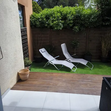 Joli Avec Jardin Αντίμπ