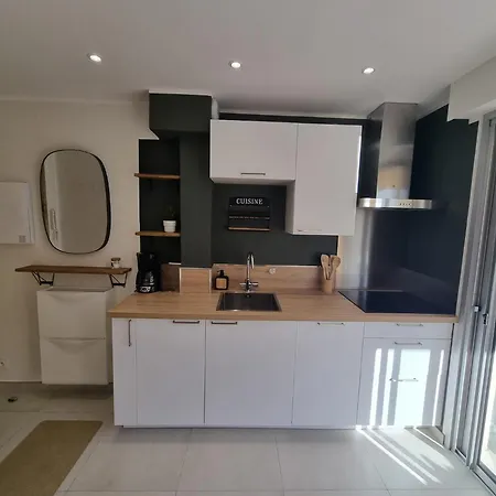 Joli Avec Jardin Apartman